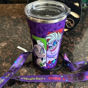 Disney parks magic key Villains stainless steel Tumbler w/ landyard  holder NWT